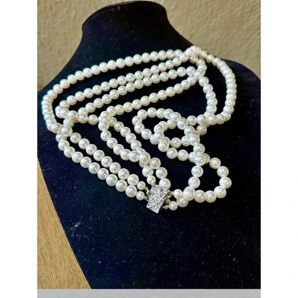 VTG Triple Strand Faux Pearl Necklace Crystal Clasp Bridal Wedding Jewelry - Picture 2 of 10